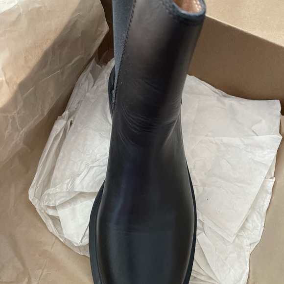 Madewell Chelsea boots - Picture 3 of 3